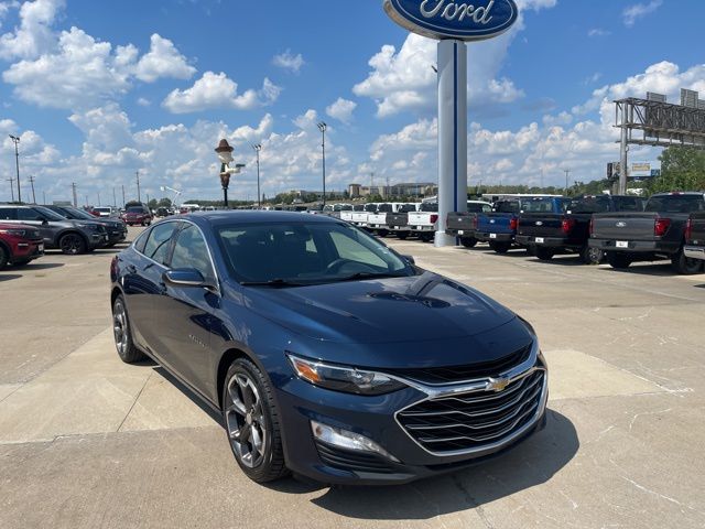 Used 2022 Chevrolet Malibu LT with VIN 1G1ZD5ST0NF137775 for sale in Kansas City