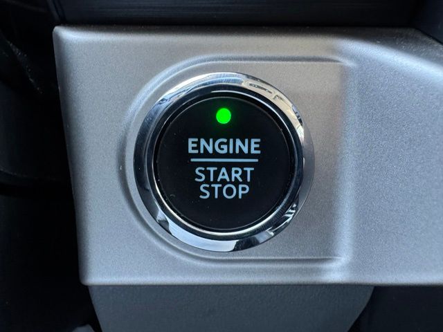 Used 2021 Gray Ford XLT image 30