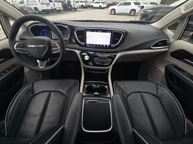 2024 Chrysler Pacifica Limited:B02071