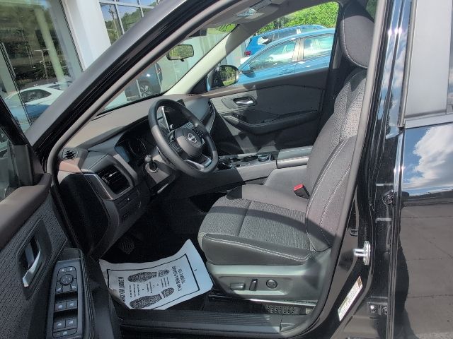 2022 Nissan Rogue SV Black at Luther Ford