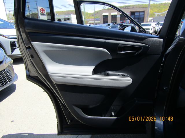 used 2023 Toyota Highlander car, priced at $33,999