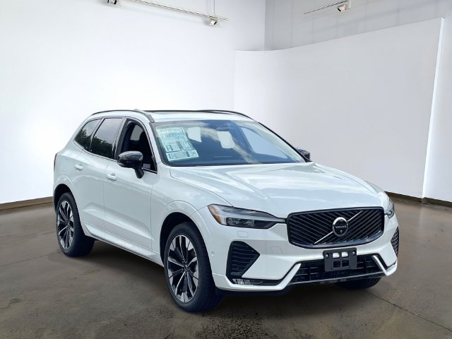 New 2026 White Volvo B5 Plus image 3