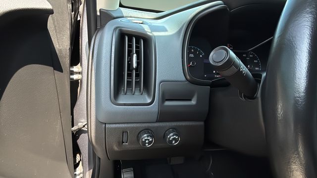 Used 2022 Gray Chevrolet Z71 image 22