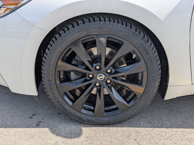 2017 Nissan Maxima - Image 32