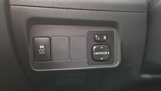 Used 2013 Tropical Sea Metallic Toyota LE image 14