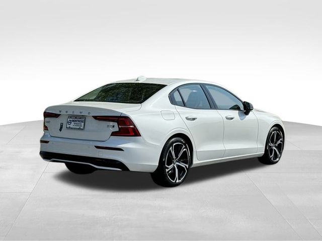 2024 Volvo S60 B5 Core Dark Theme 4