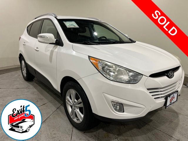 Winter White 2013 Hyundai Tucson SUV / Crossover All-Wheel Drive 6-Speed Automatic Overdrive