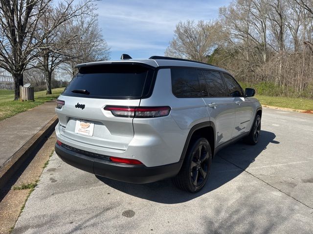 Used 2023 Silver Jeep Altitude image 8