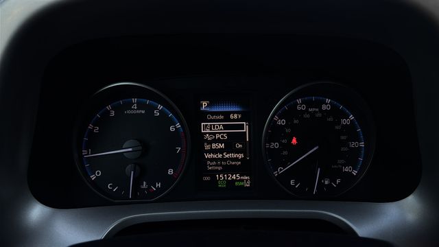 Used 2018 Gray Toyota XLE image 15