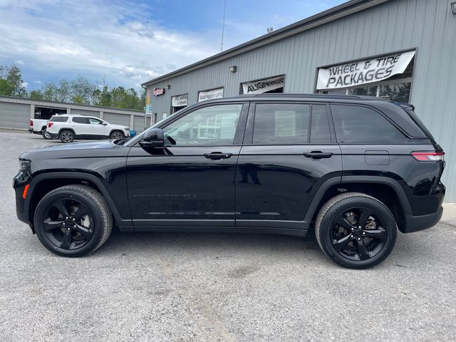 2023 Jeep Grand Cherokee Limited - Diamond Black Crystal Pearlcoat exterior view 4