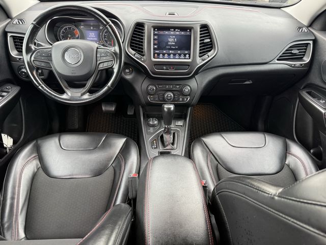 2020 Jeep Cherokee Trailhawk Silver at Victoria Chrysler Dodge Jeep Ram