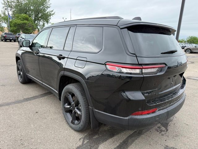 2022 Diamond Black Crystal Pearlcoat Jeep Grand Cherokee L Limited 4X4 SUV
