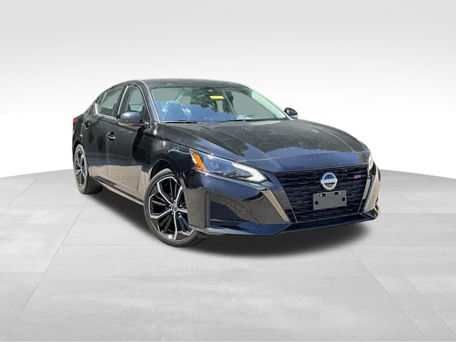 Super Black Clearcoat 2023 Nissan Altima 2.5 SR FWD Sedan Front-Wheel Drive Continuously Variable Transmission