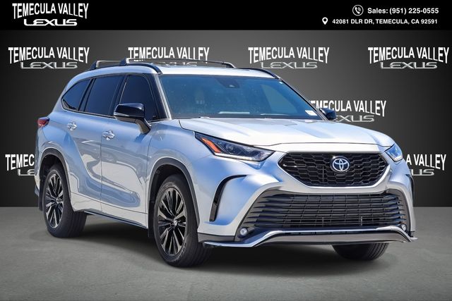 Celestial Silver Metallic 2023 Toyota Highlander SUV / Crossover Front-Wheel Drive 8-Speed Automatic