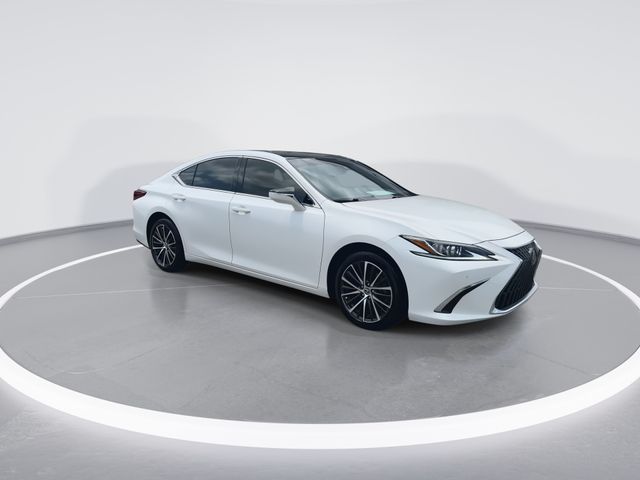 Used 2022 White Lexus 350 image 2