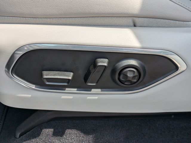 2026 Jeep Grand Wagoneer 4x2