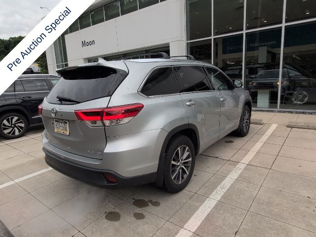 2017 Toyota Highlander SE Silver at Rafferty Subaru