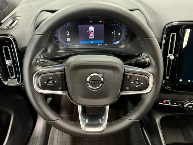 2023 Volvo XC40 B5 Plus Dark Theme 14