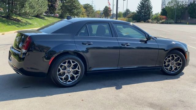 2016 Chrysler 300 S 8