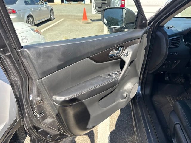 Used 2019 Gray Nissan S image 3