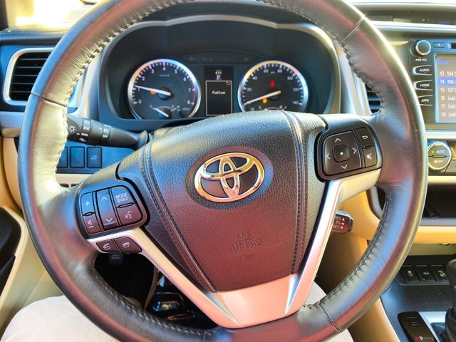 2015 Toyota Highlander XLE V6 23