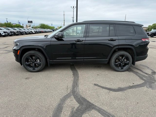 2022 Diamond Black Crystal Pearlcoat Jeep Grand Cherokee L Limited 4X4 SUV