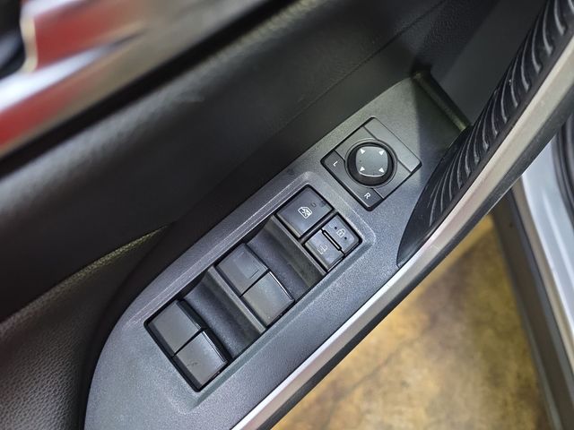 Used 2019 Silver Toyota XLE image 28