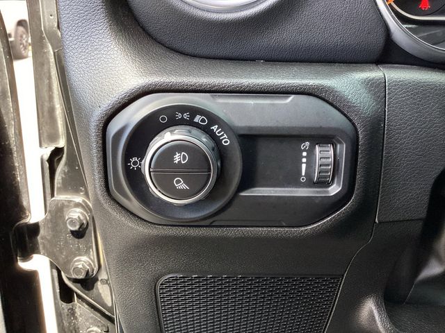 Used Car 2023 Jeep Gladiator  Overland For Sale Under $35,000 In San Antonio, Texas