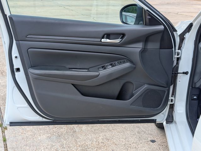 Glacier White 2025 Nissan Altima 2.5 SV FWD Sedan Front-Wheel Drive Continuously Variable Transmission