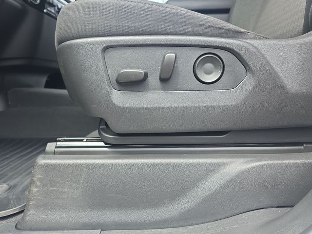 Used 2025 White Chevrolet LT image 30