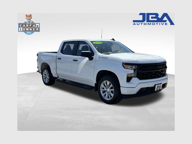 Summit White 2022 Chevrolet Silverado 1500 Custom Crew Cab 4WD Pickup Truck Four-Wheel Drive 8-Speed Automatic