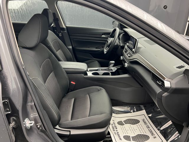 2024 Gun Metallic Nissan Altima 2.5 SV FWD Sedan