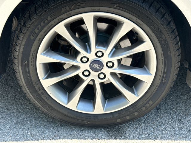 Used 2017 Silver Ford SE image 9