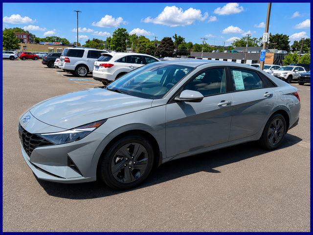 2022 Hyundai Elantra SEL w/ Convenience Pkg