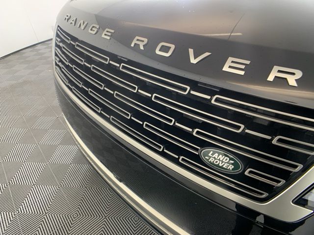 2025 Land Rover Range Rover SE 45