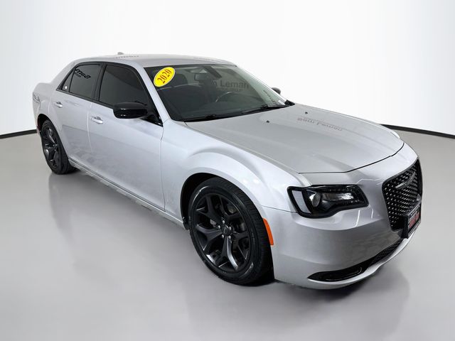 Silver Mist Clearcoat 2020 Chrysler 300 Sedan Rear-Wheel Drive 8-Speed Automatic