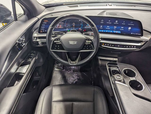 View vehicle photo 7