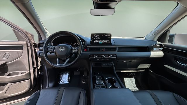 Used 2025  Honda Touring image 16