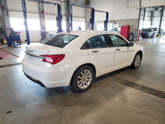 2013 Chrysler 200 Limited FWD Sedan