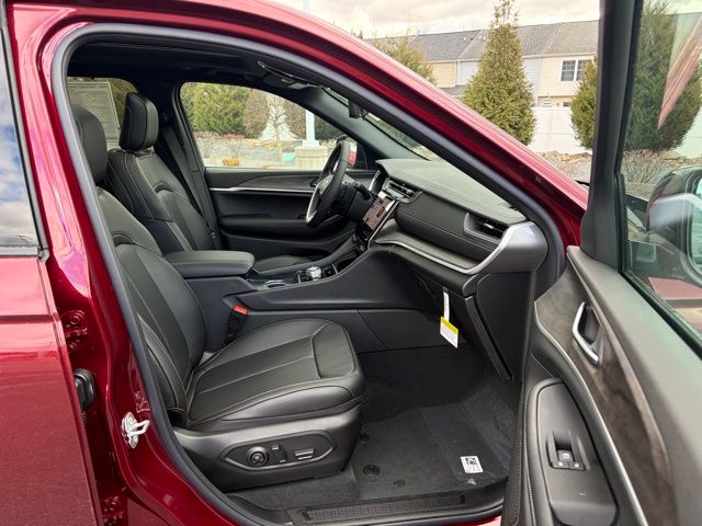 new 2025 Jeep Grand Cherokee L car, priced at $47,625