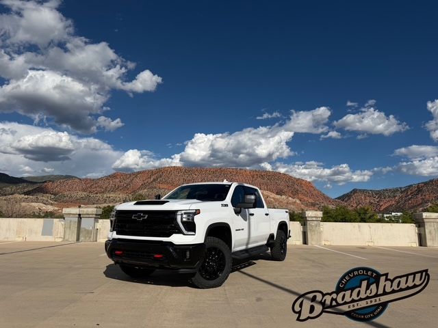 Summit White 2026 Chevrolet Silverado 3500HD Pickup Truck Four-Wheel Drive Automatic