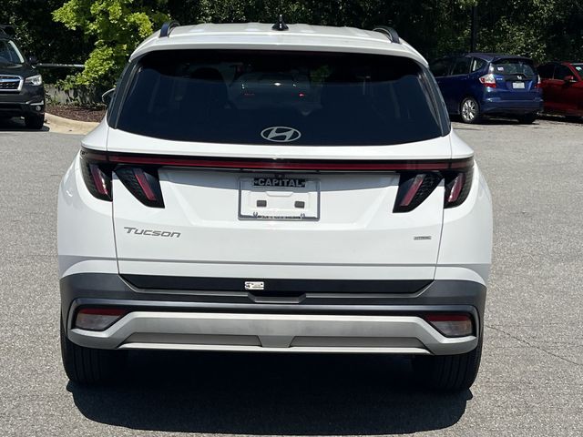 Used 2025 White Hyundai SEL Convenience image 12