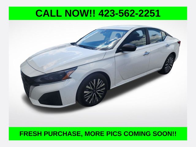 Glacier White 2025 Nissan Altima 2.5 SV FWD Sedan Front-Wheel Drive Continuously Variable Transmission