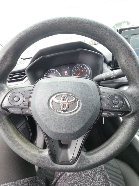 2021 Toyota RAV4 LE 4