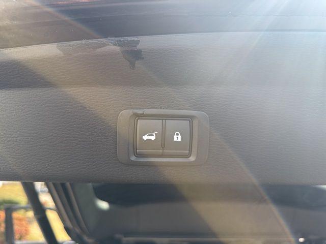 Used 2025  Mitsubishi SE image 38