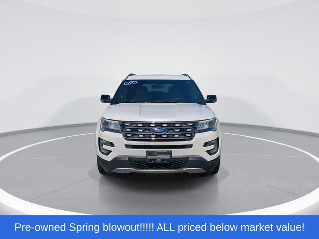 Used 2017 White Ford XLT image 3