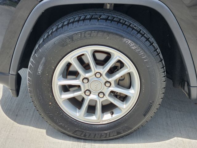 2018 Diamond Black Crystal Pearlcoat Jeep Grand Cherokee Laredo 4X4 SUV