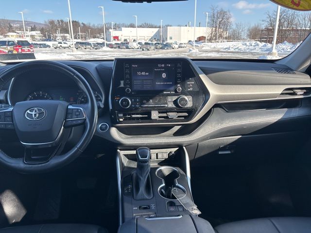 used 2021 Toyota Highlander car, priced at $28,899