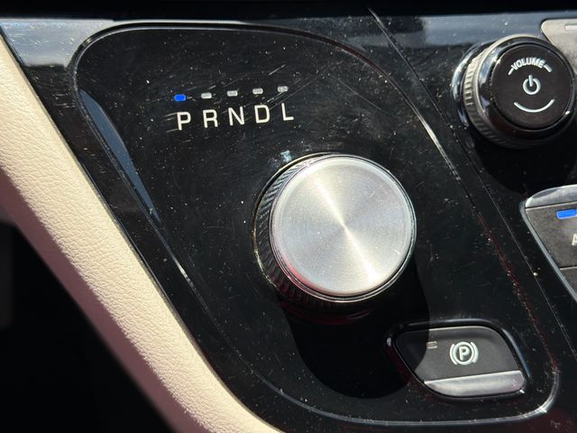 Used 2024 Chrysler Pacifica Van