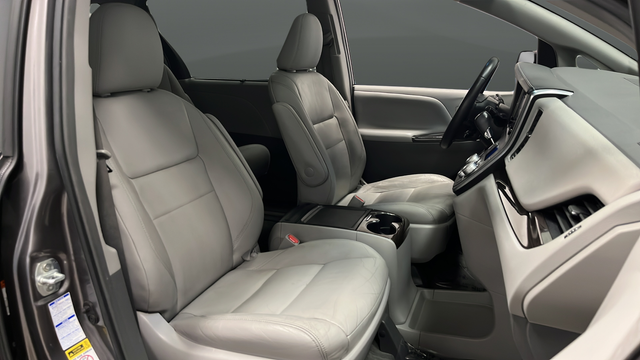 Used 2017 Predawn Gray Mica Toyota XLE image 25